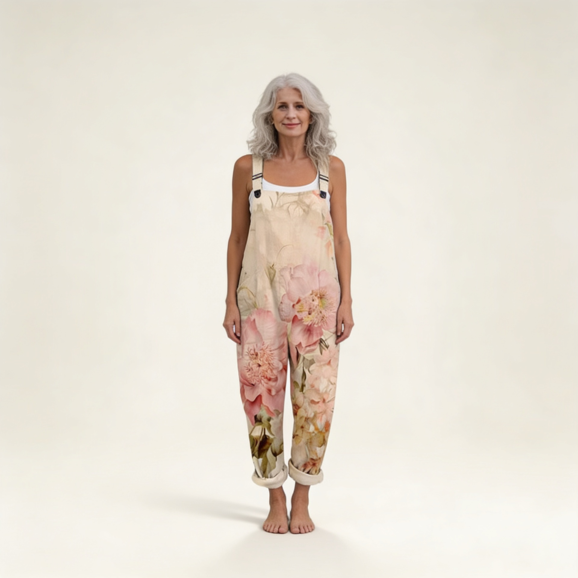 Elise | Latzhose mit pastellfarbenen Bohemian-Blumen