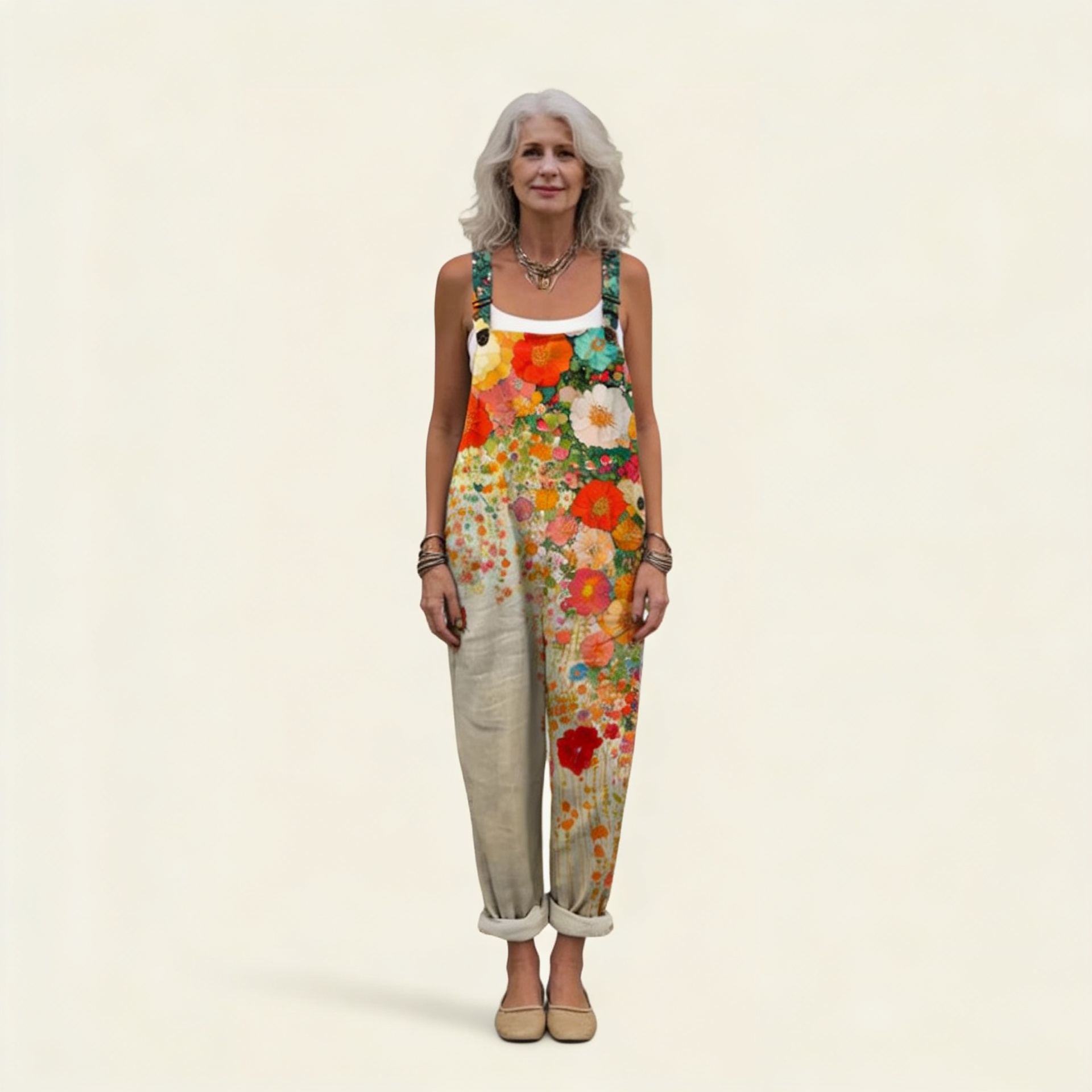 Eva | Latzhose mit strahlenden künstlerischen Blumen