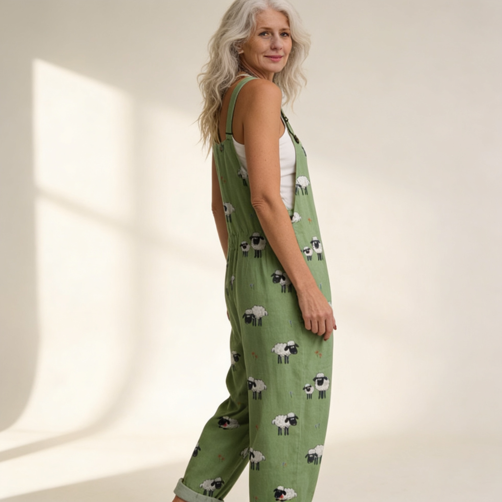 Luise | Latzhose mit sanfter grüner Bohemian-Nuance