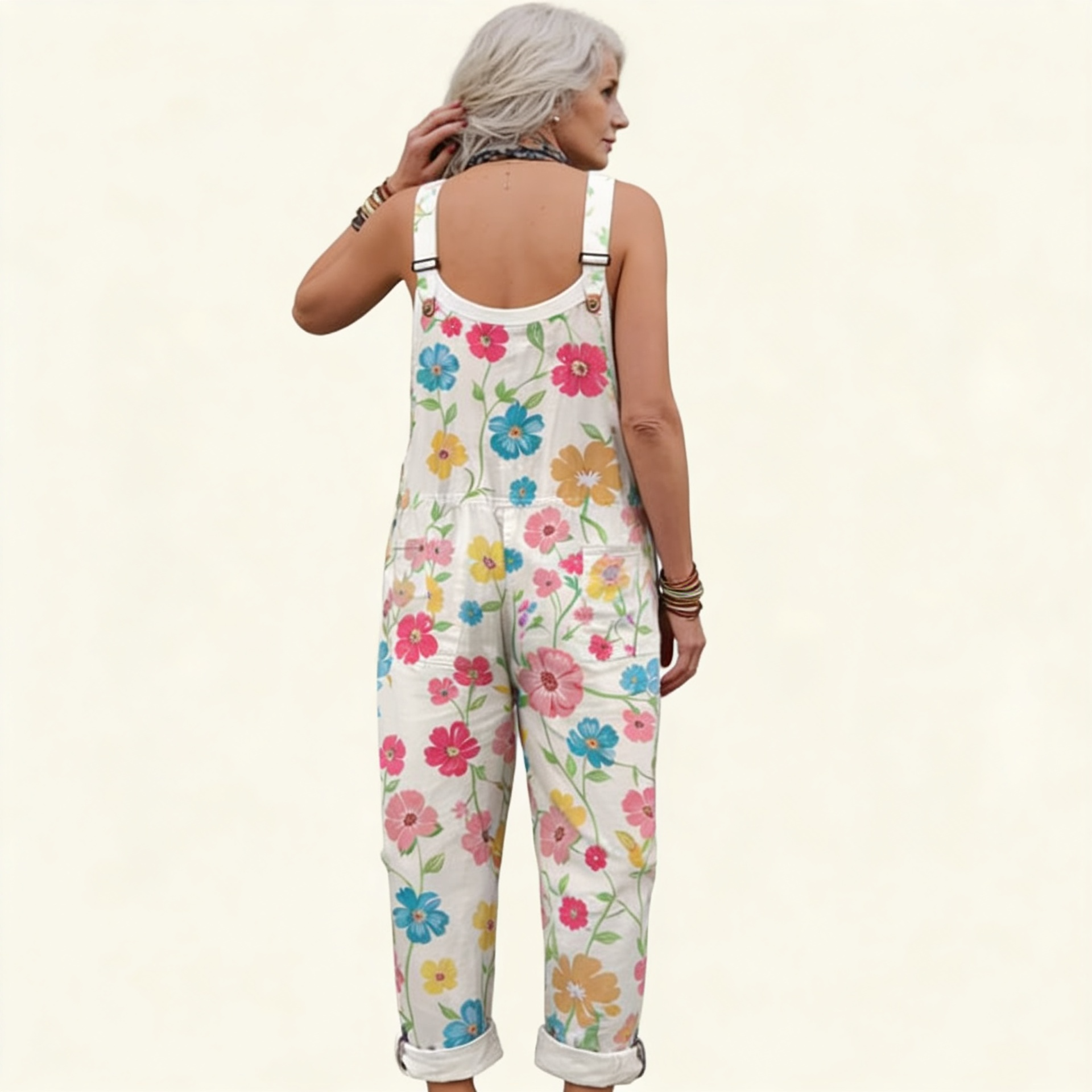 Lydia | Latzhose mit klaren Frühlingsblumen