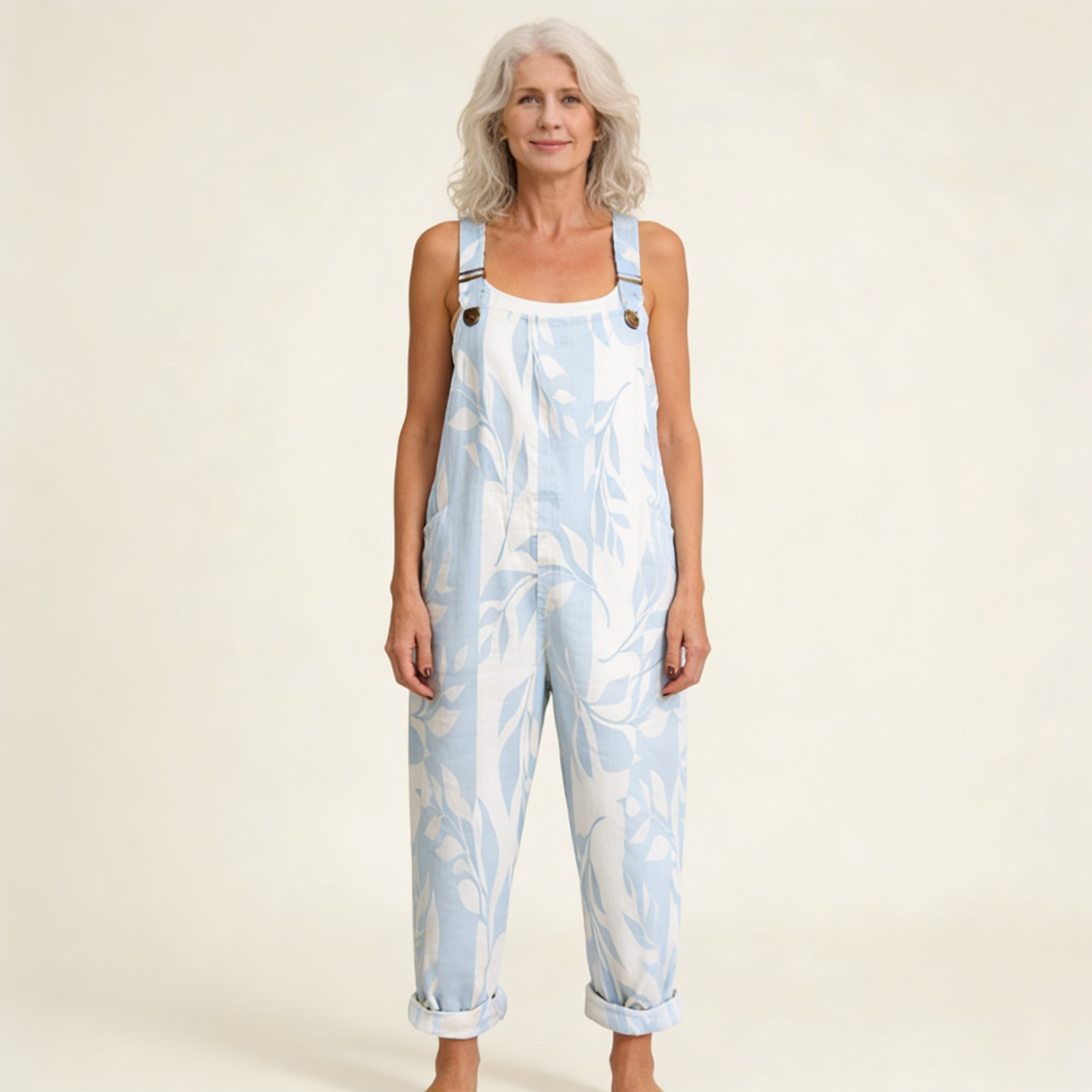 Naomi | Latzhose mit azurblauem Blattmuster