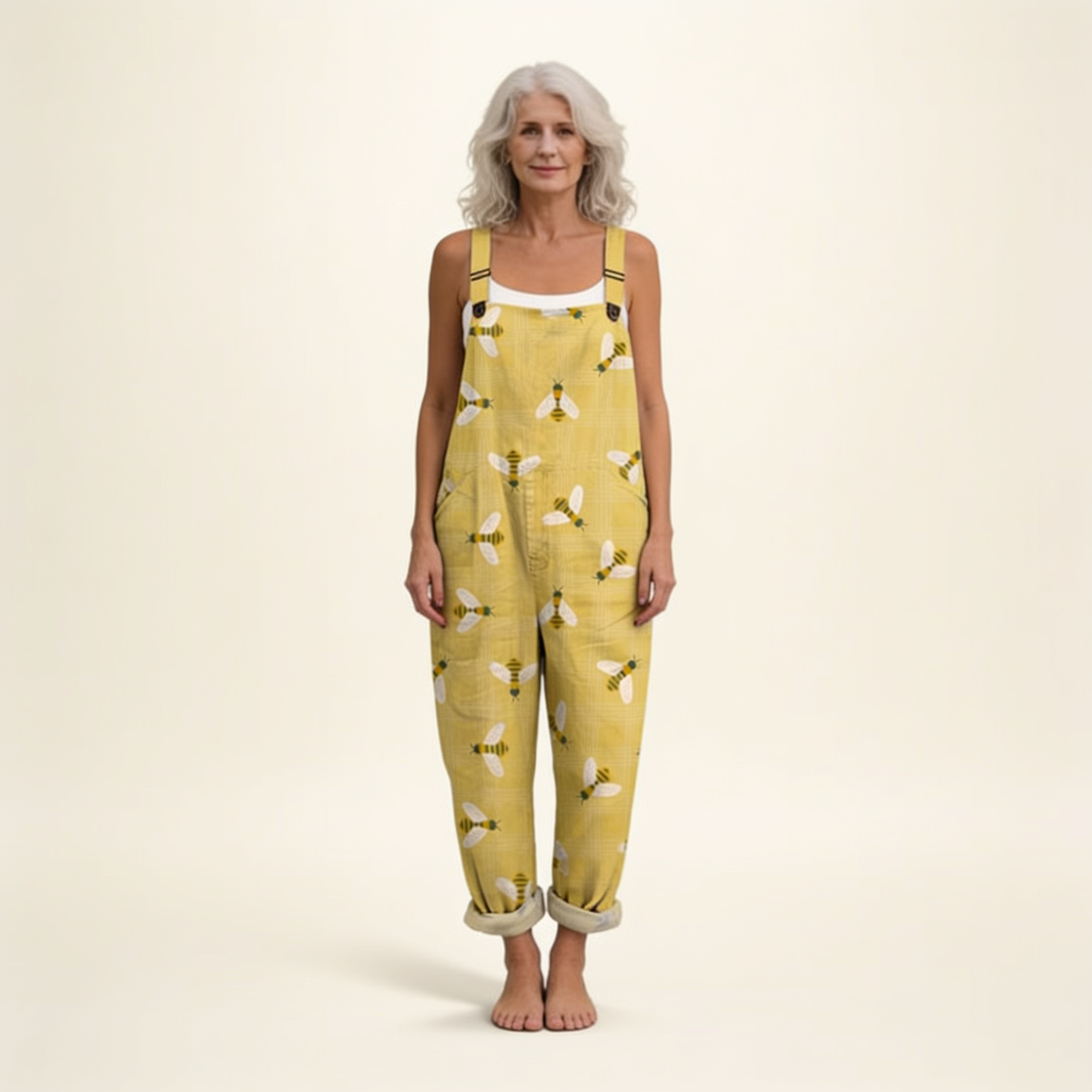 Rebecca | Latzhose mit sommerlichen Sonnen- und Bienenmotiven