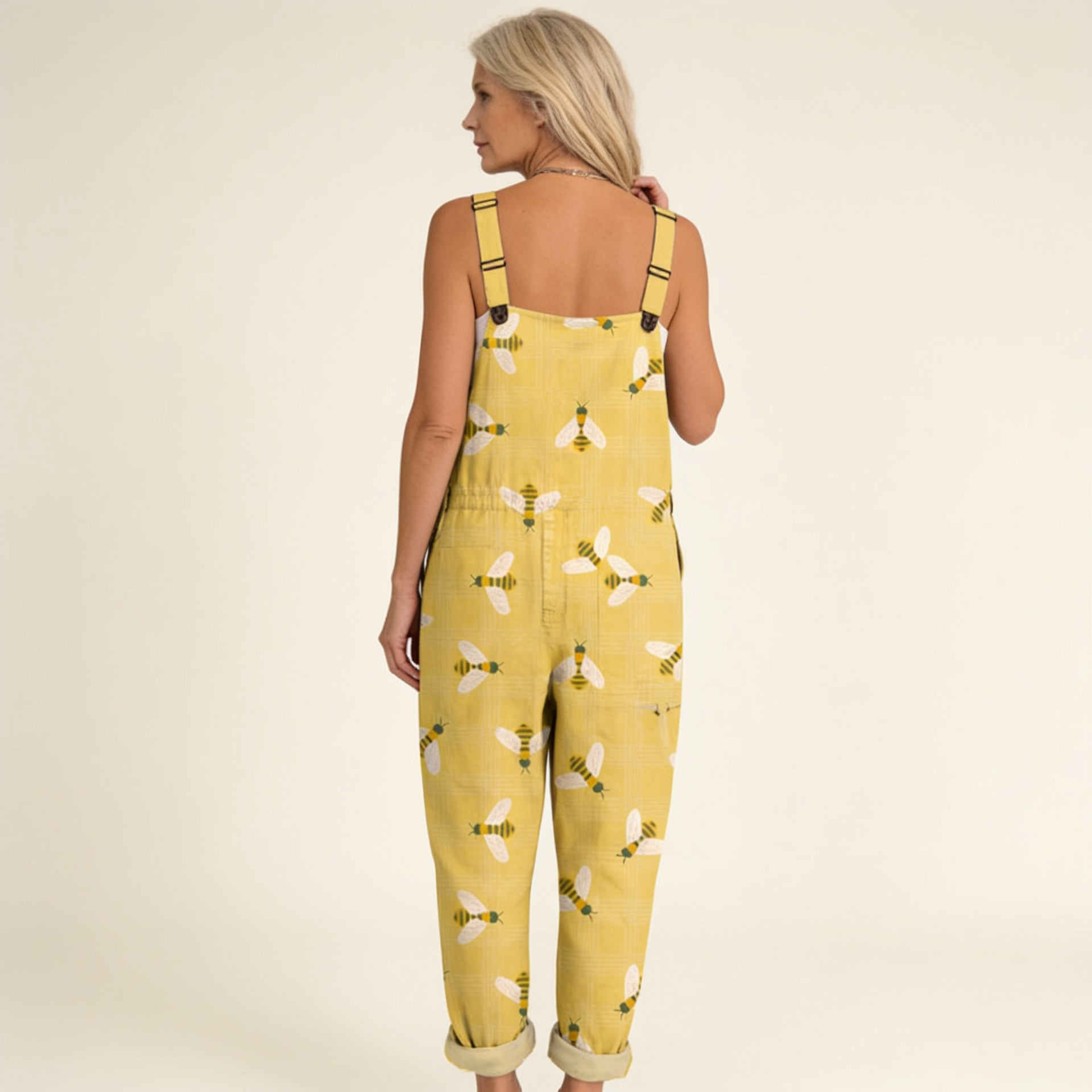Rebecca | Latzhose mit sommerlichen Sonnen- und Bienenmotiven