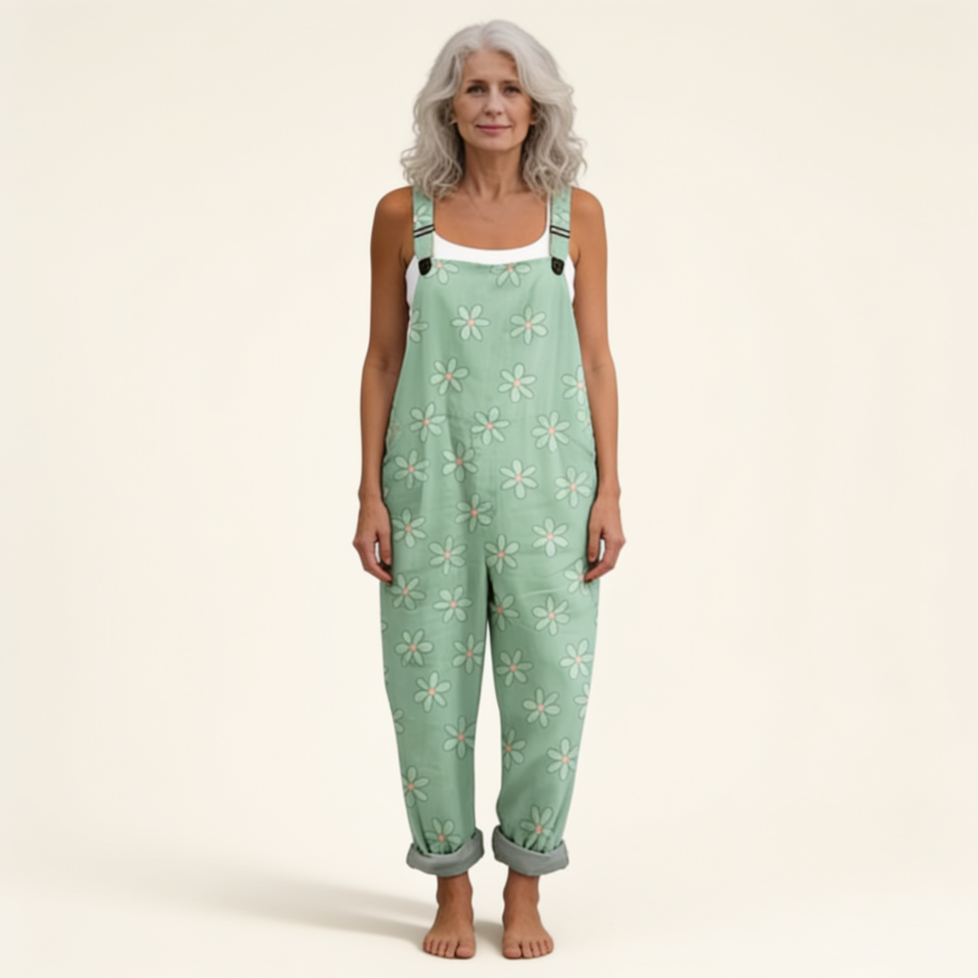 Sabrina | Latzhose mit pastellfarbenen Boho-Blumen