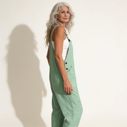 Sabrina | Latzhose mit pastellfarbenen Boho-Blumen