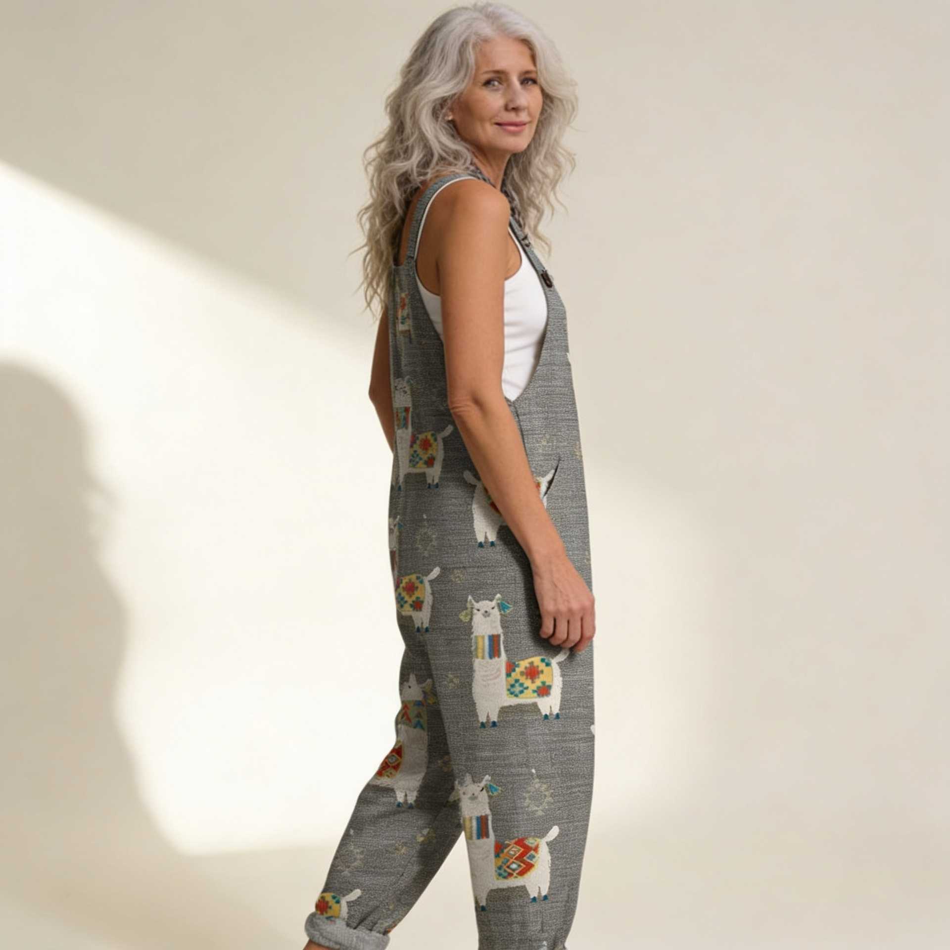 Steffi | Latzhose mit grauen böhmischen Lamas