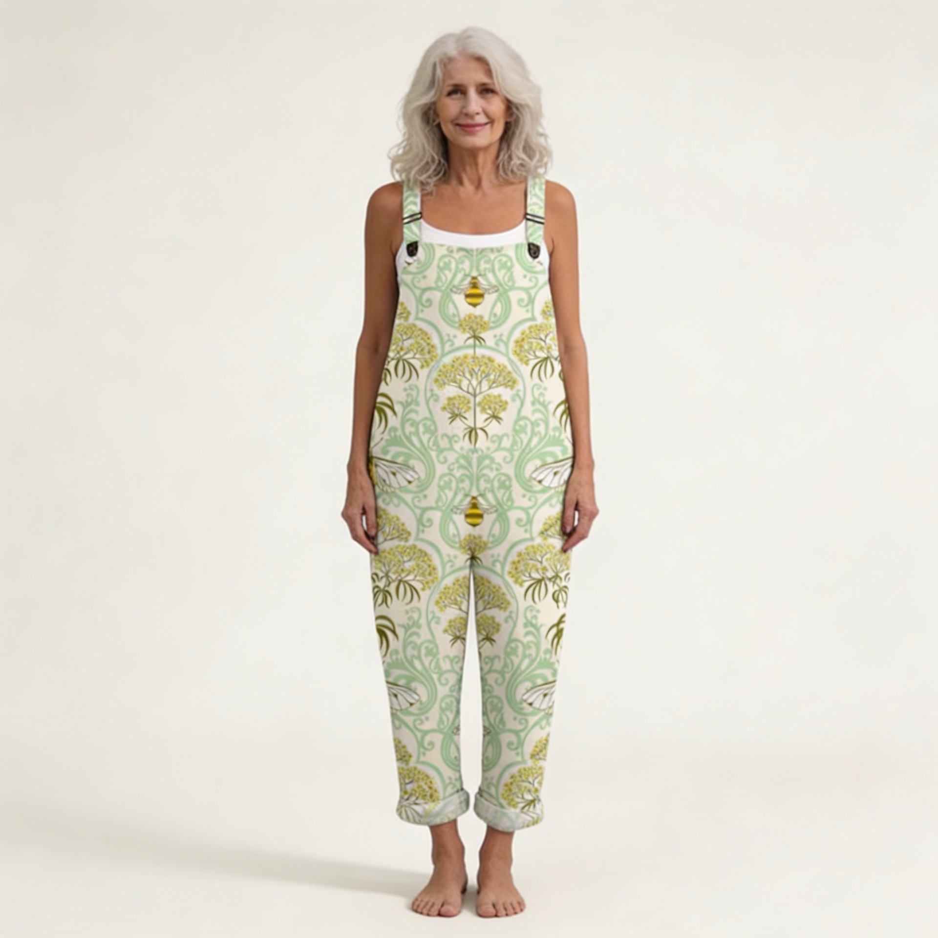 Tanja | Latzhose mit harmonischem Blumenmuster