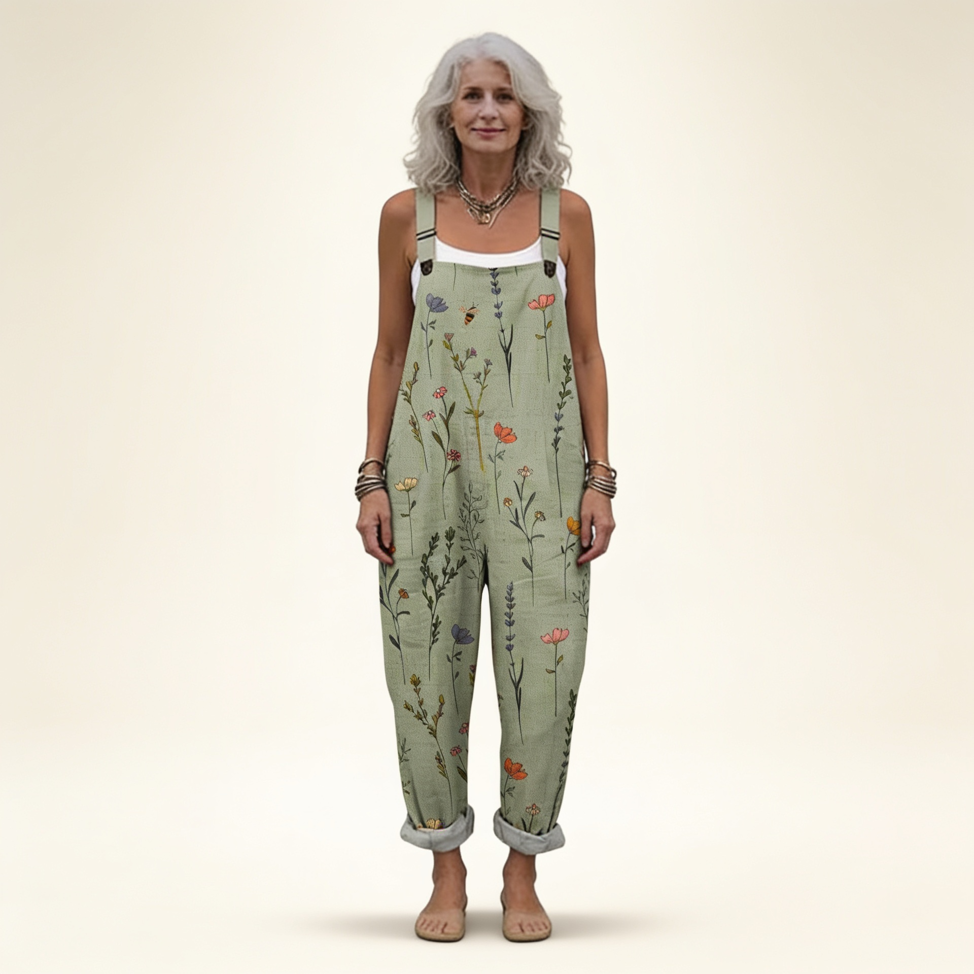 Trude | Latzhose mit zarten Feldblumen