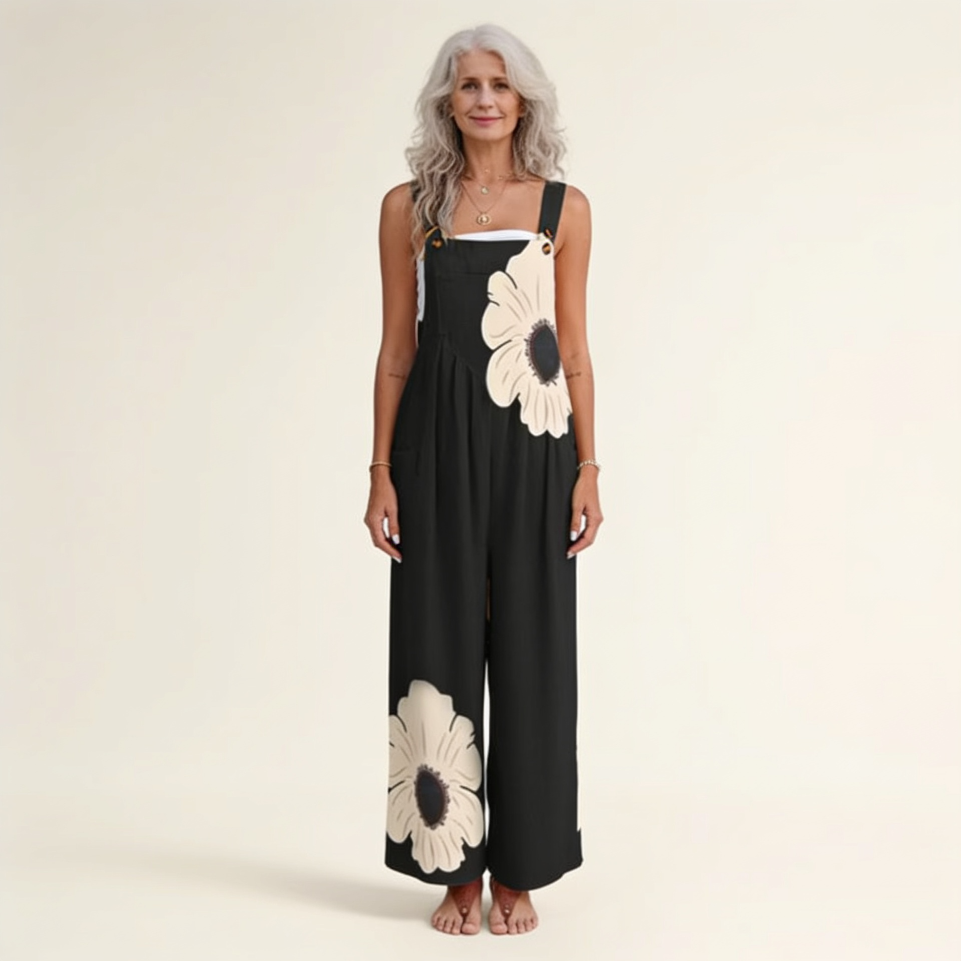 Yvette | Latzhose mit kontrastreichem Bohemian-Blumenmuster