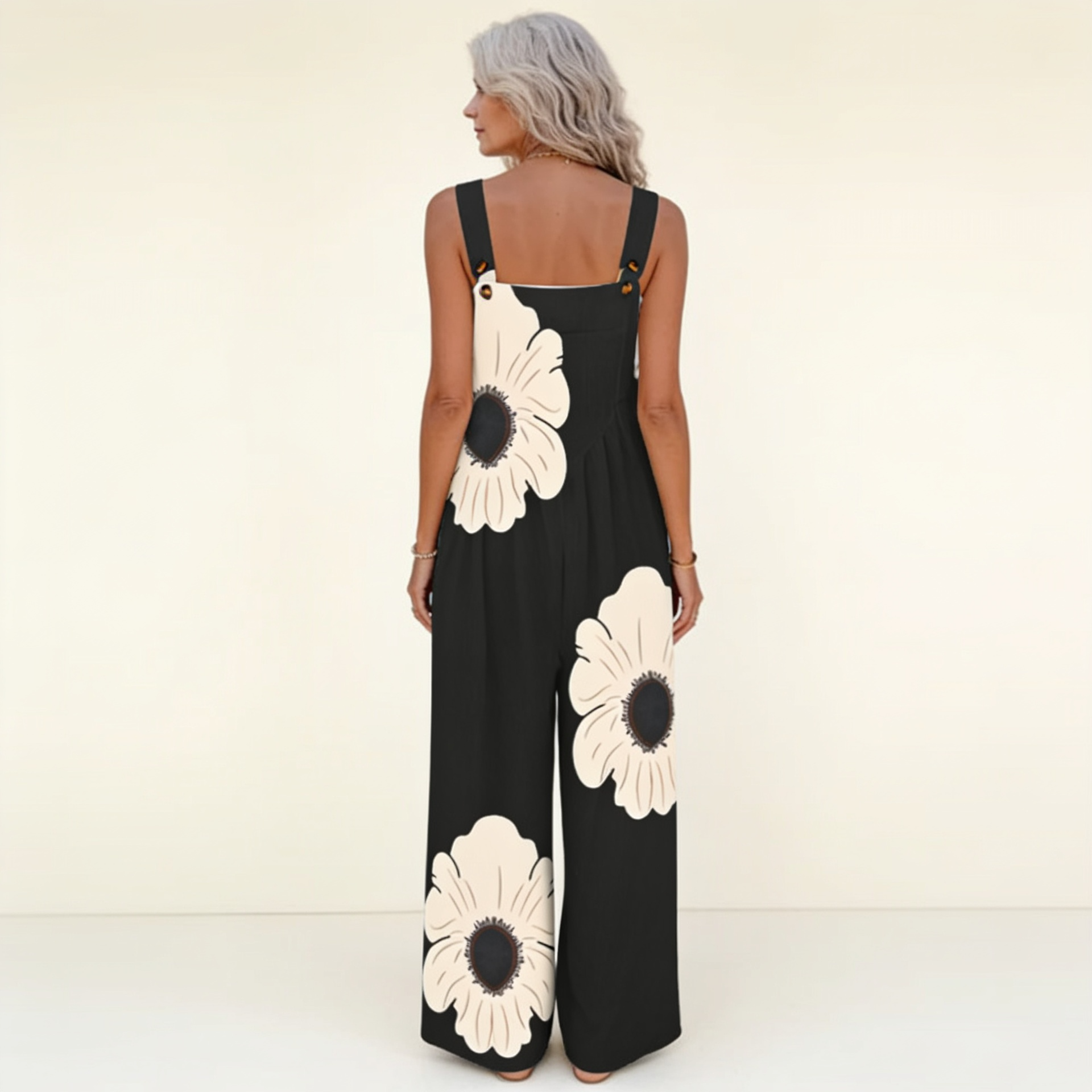 Yvette | Latzhose mit kontrastreichem Bohemian-Blumenmuster