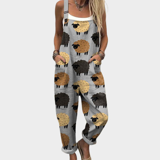 Yvette | Latzhose mit rustikalen Schafmotiven